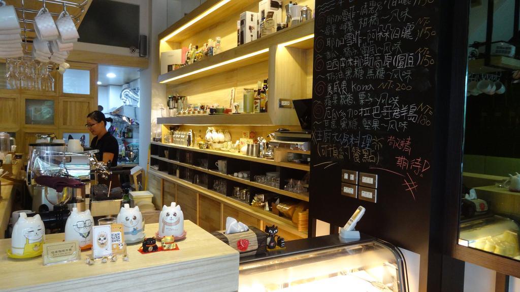 Meow G Cafe Hostel Hualien Eksteriør billede